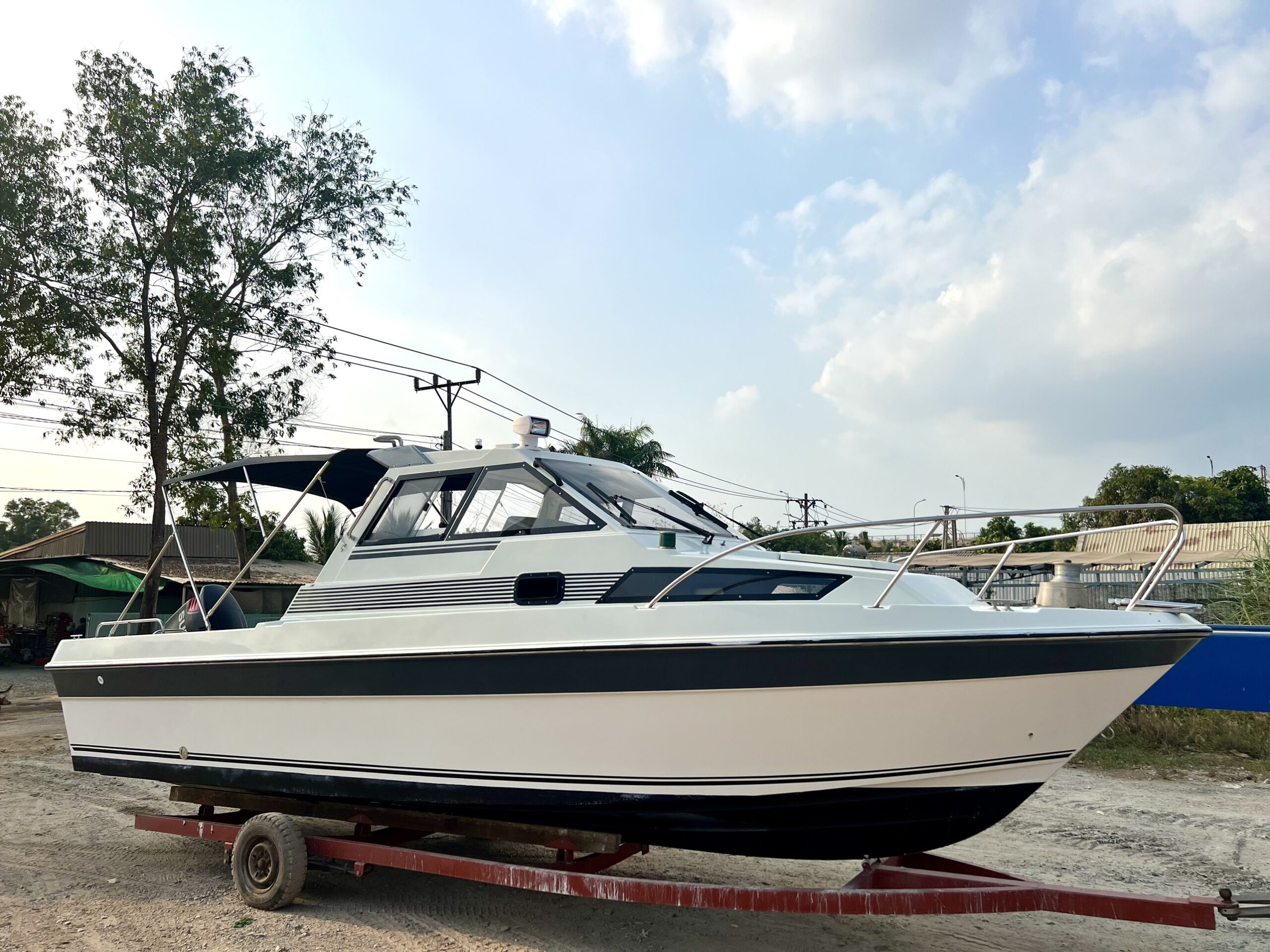 660E7BE8 806D 4C08 8D03 73881E337B4C scaled Du thuyền giá rẻ Yamaha FR25