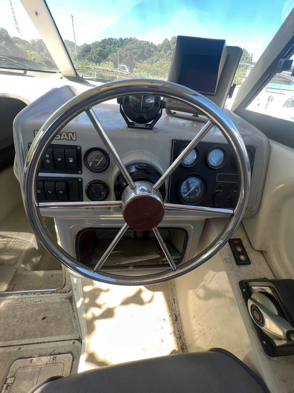 CDF933F4 060D 4B27 9C4F DE72A3EC17A2 Ca nô máy dầu Volvo 100PS