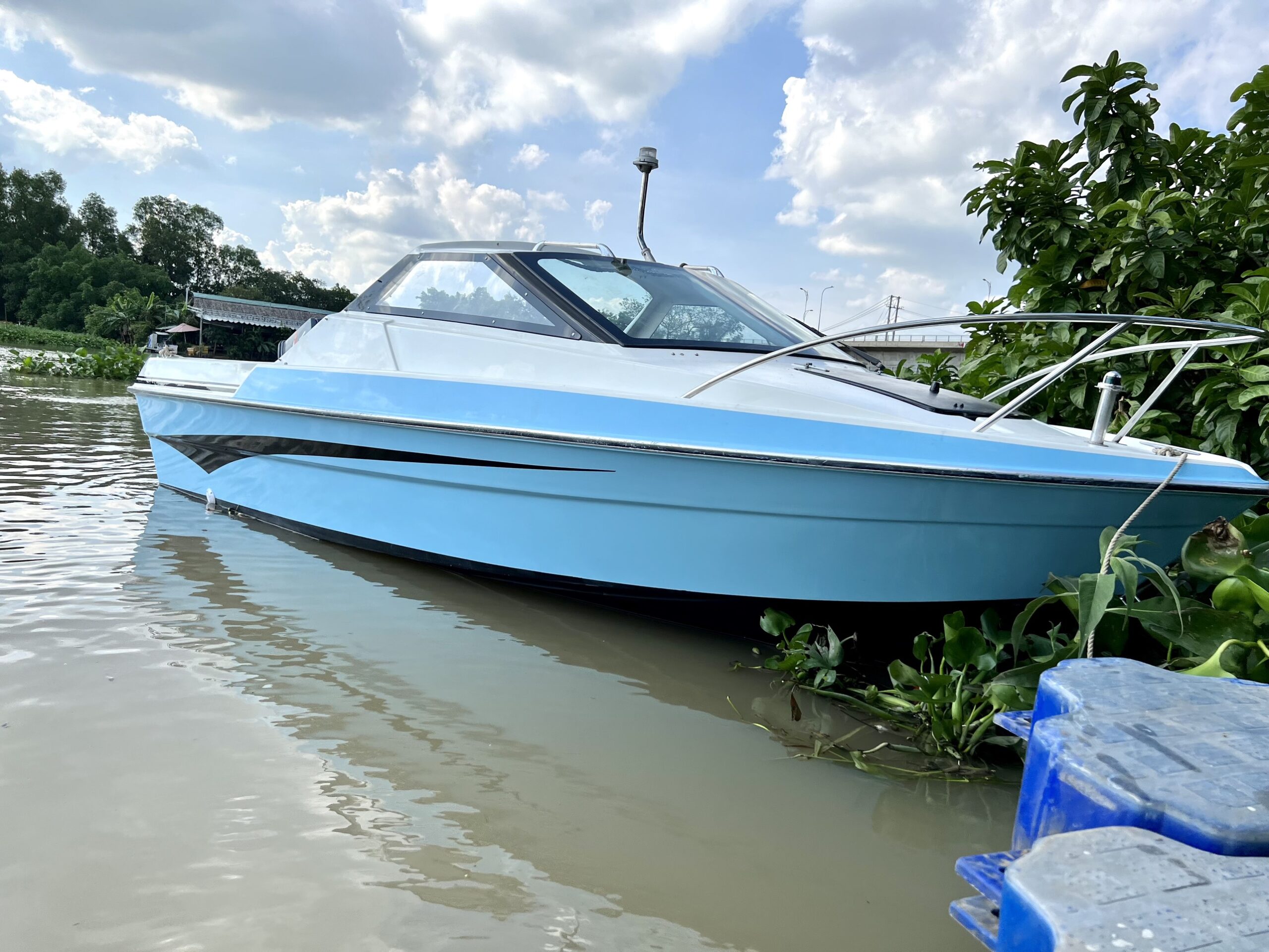 FB8E1B47 5CF7 4DFC 83C9 5E18EC985431 scaled Yamaha SR17 tàu cho gia đình nhỏ