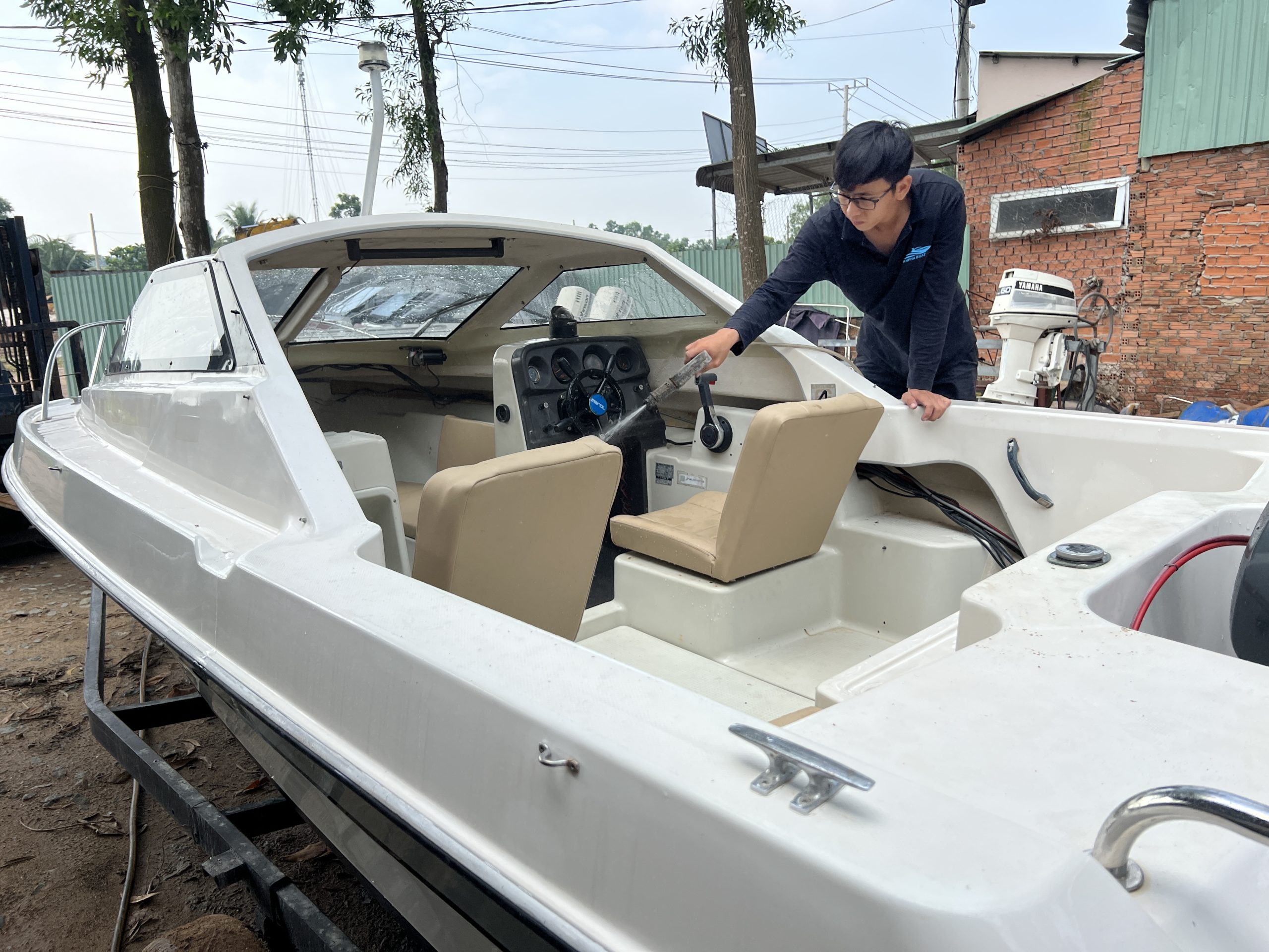 Tàu thuyền Nhật Model SR17, lắp máy 60hp 11 IMG 3795 scaled Tàu thuyền Nhật Model SR17, lắp máy 60hp