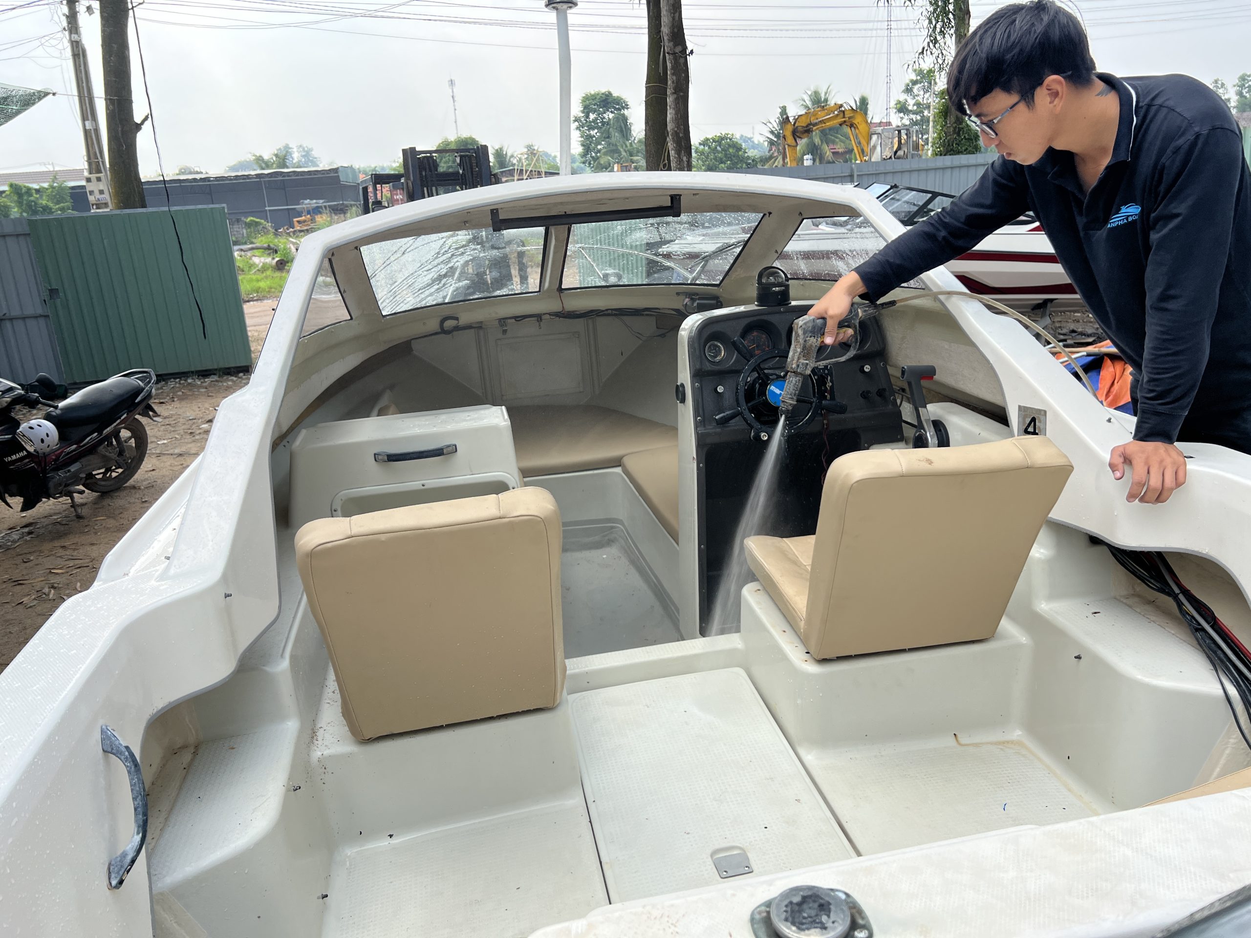 Tàu thuyền Nhật Model SR17, lắp máy 60hp 15 IMG 3799 scaled Tàu thuyền Nhật Model SR17, lắp máy 60hp