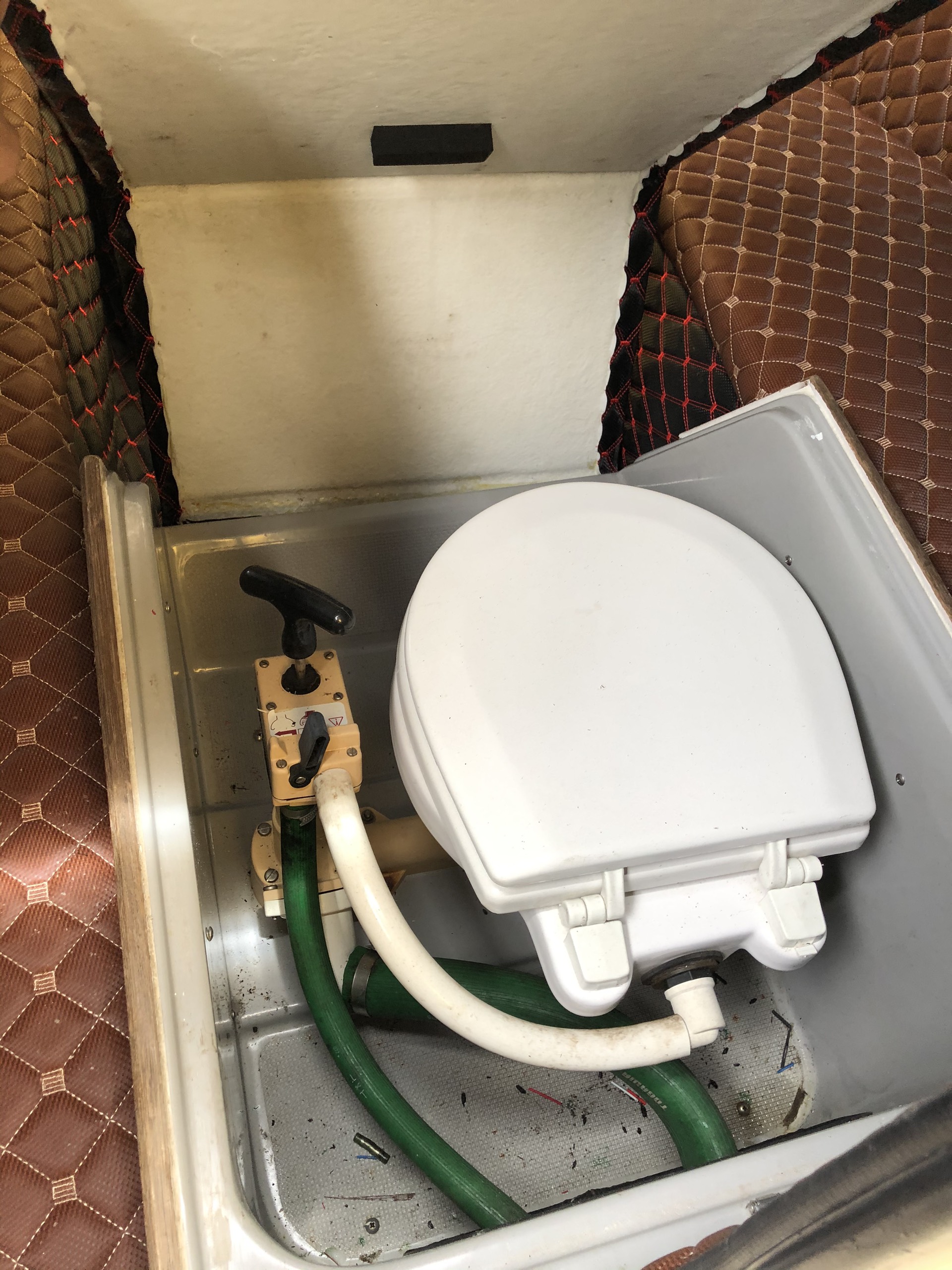 Cano gia đình Tohatsu Japan ,1 PN, Toilet. Đã có cavet, đăng kiểm 2022 10 z2691178863531 de9f564ad16768b9627cf69d60bef4a3 Cano gia đình Tohatsu Japan ,1 PN, Toilet. Đã có cavet, đăng kiểm 2022