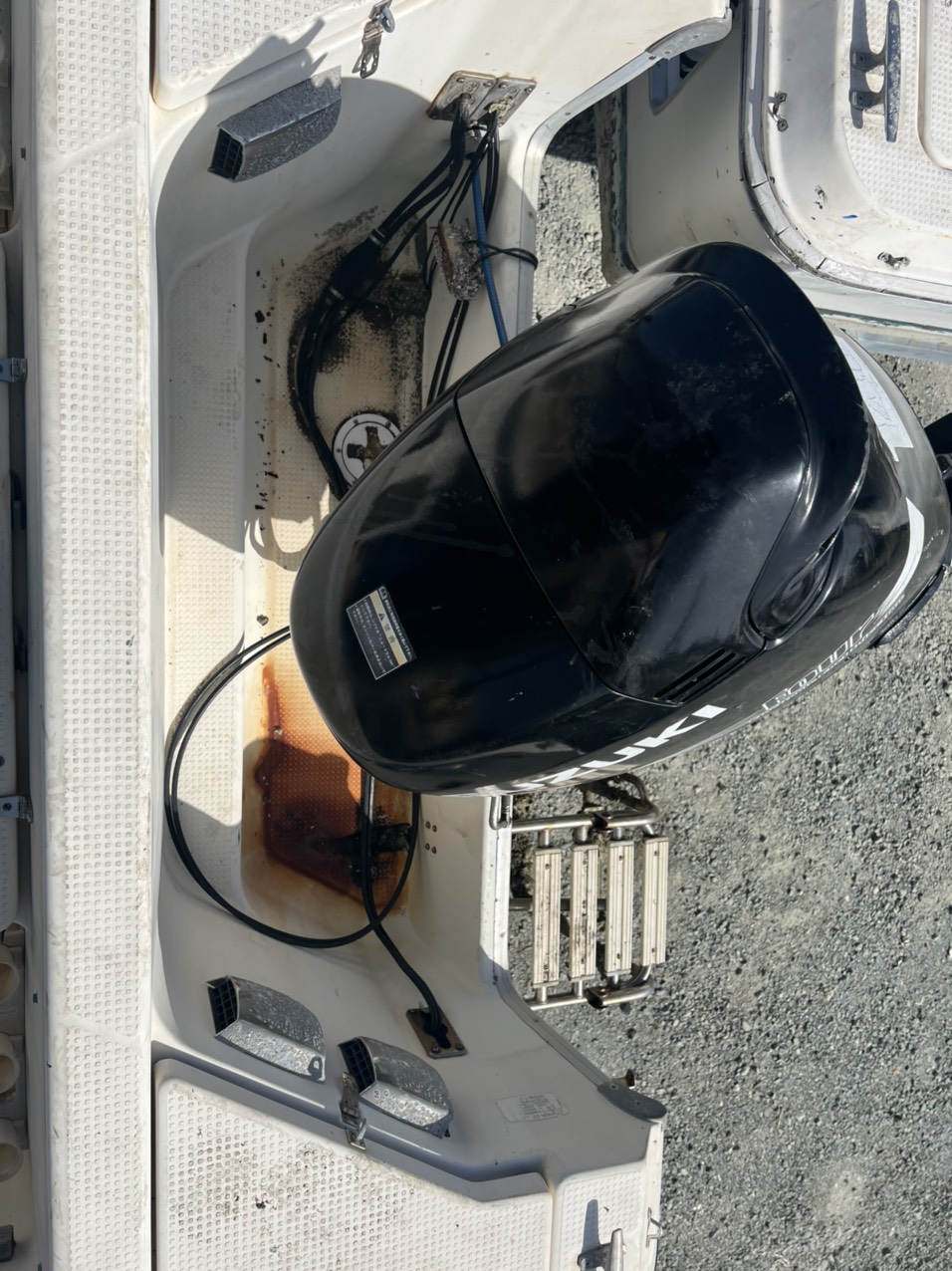 z3313188100831 a77caf78c43812681531fa55e354e143 Yamaha Fr23 máy 140Hp Suzuki