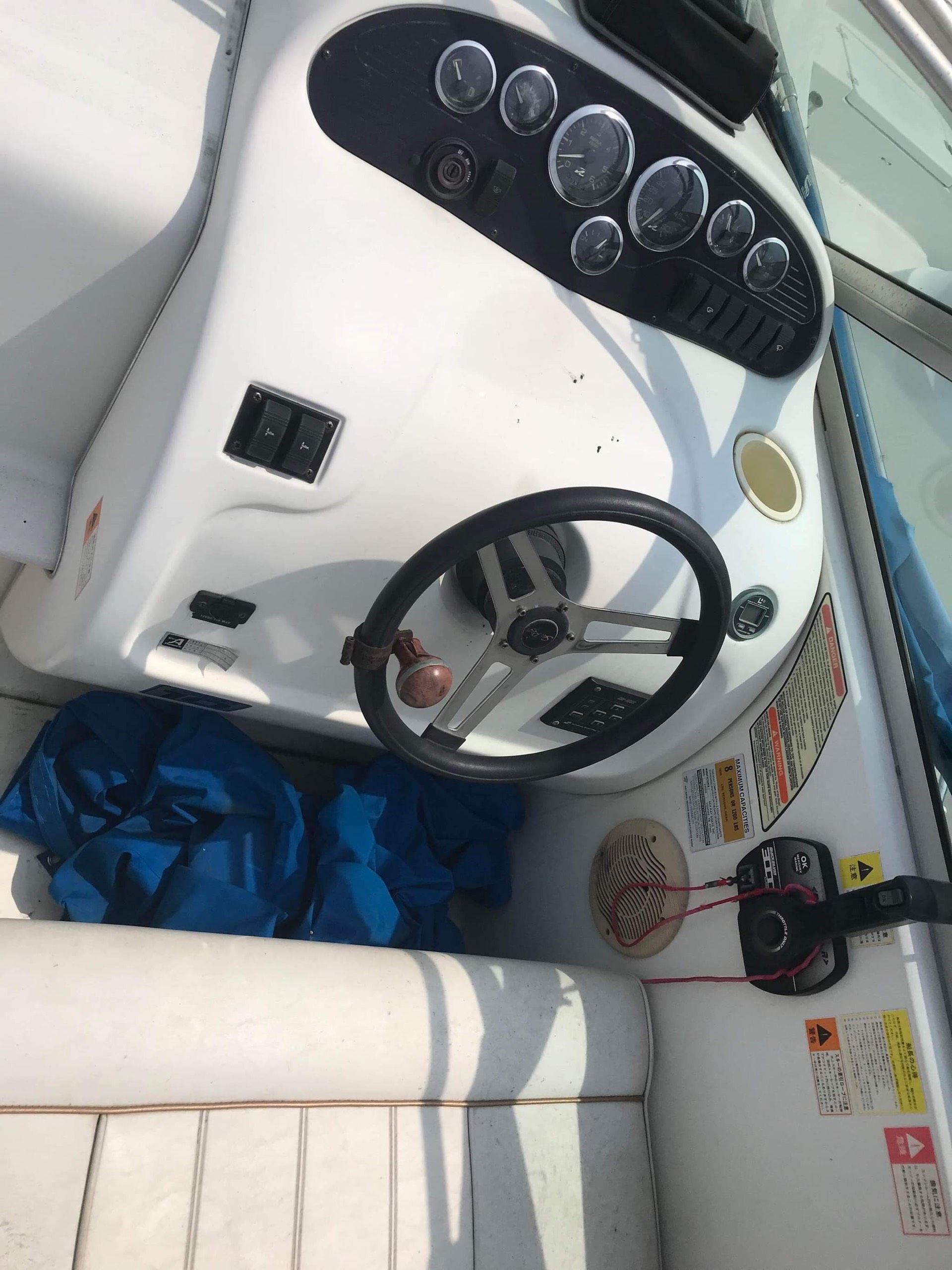 z3506990775013 61f1f0277d7fec593367e2ce39e319f2 Du thuyền mini SEARAY 240 trang bị 2 phòng ngủ