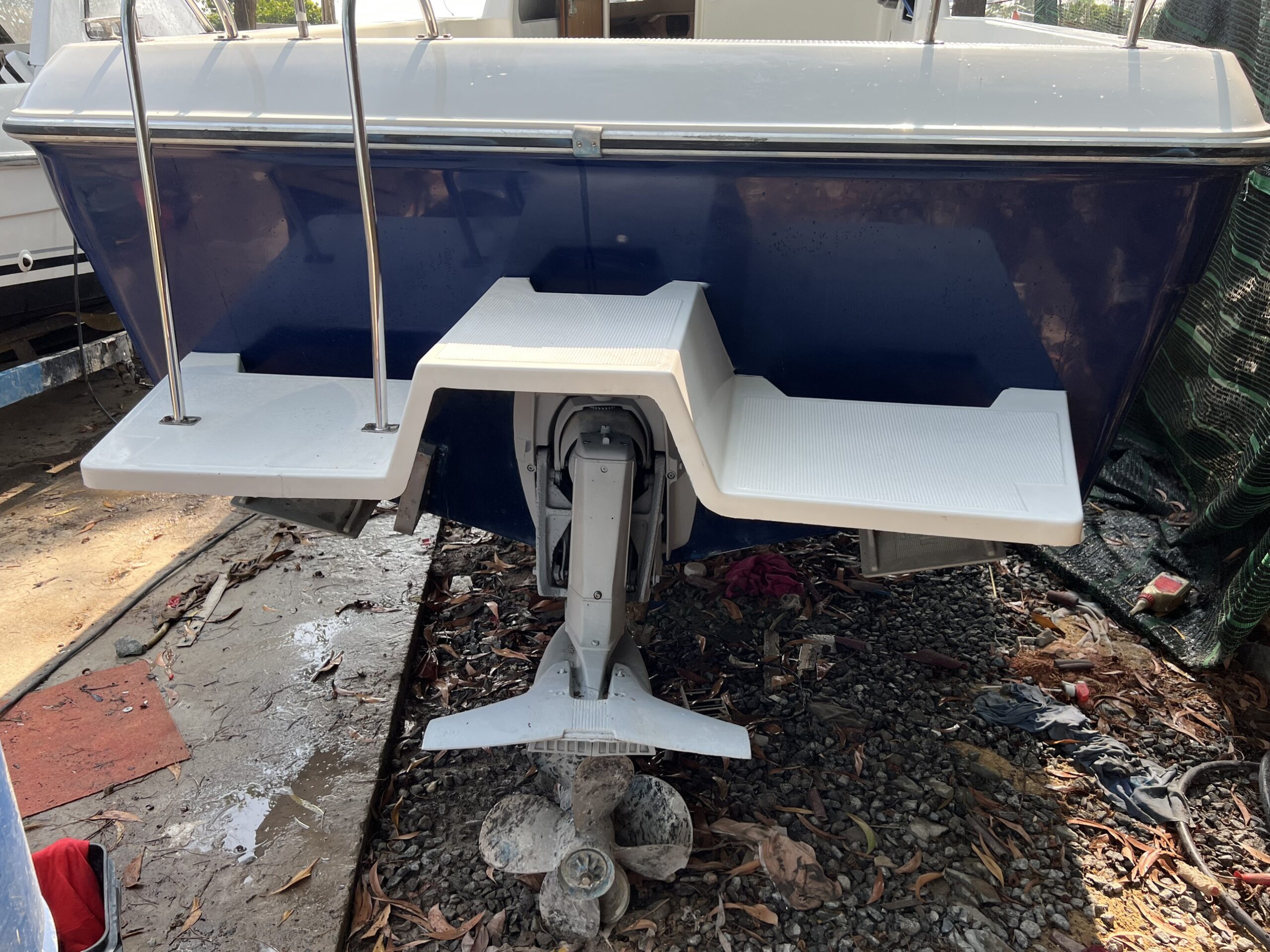 z4314664372130 f3d3fa95e99dd0b566534d3f1b60f788 scaled Du thuyền máy dầu Volvo siêu to giá rẻ có sẵn tại bãi Anpha Boat